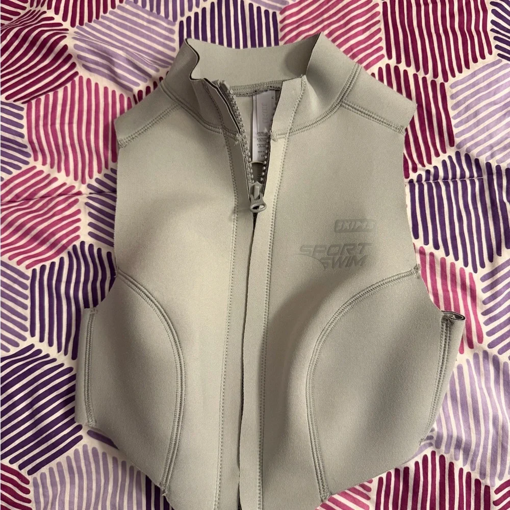 Skims Size xxs Sport Swim Mock Neck Zip Top Chrome Gray Sleeveless Zip Front NWT